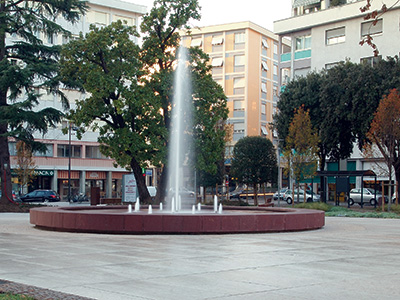 Fountain with pine-tree and geyser nozzles, Pordenone