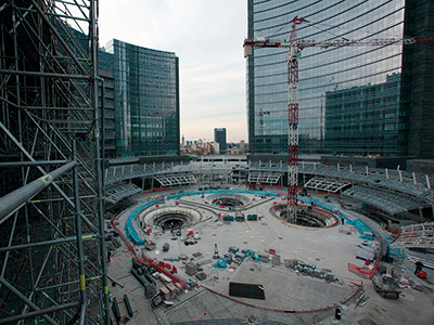 The construction site of the sunken piazza, Milan
